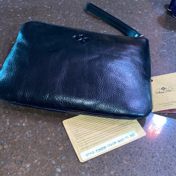 Very nice Patricia Nash large wristlet new with tag - Picture 3 of 5